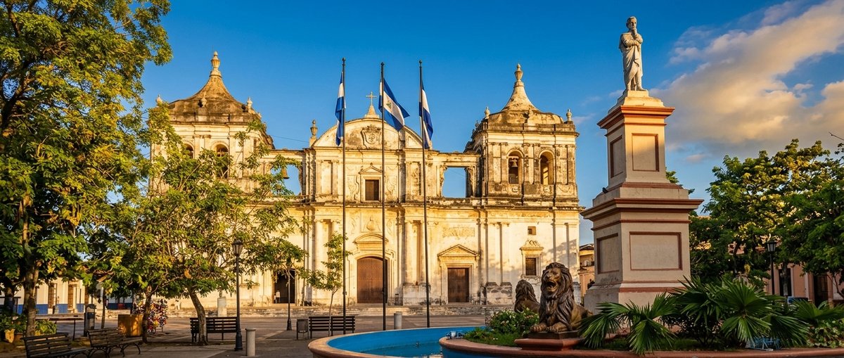 Catedral de León y su plaza, Nicaragua